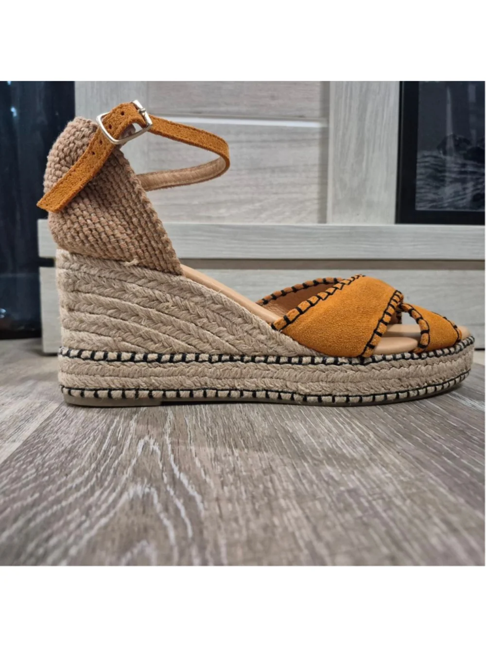 Women's Clara Duran Orange Beige Espadrille Wedge Sandals Size 8.5/39